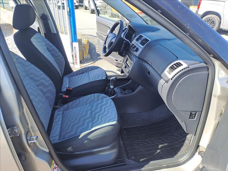 Škoda Fabia 1,4 i 16V KLIMA - fotka 8 z 14