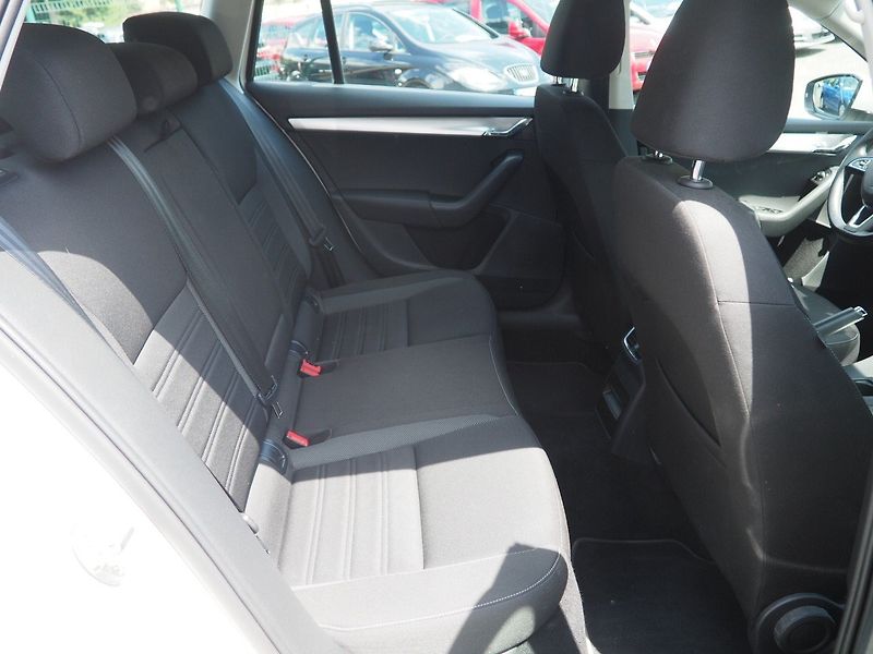 Škoda Octavia (2017) 1.6 TDI Ambiente, Navi - fotka 16 z 35