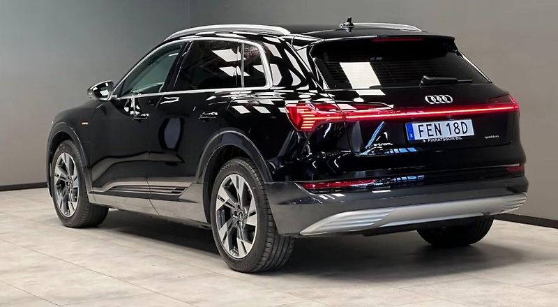 Audi e-tron 55 Quattro SoH 94% Kam Tažné - fotka 21 z 23