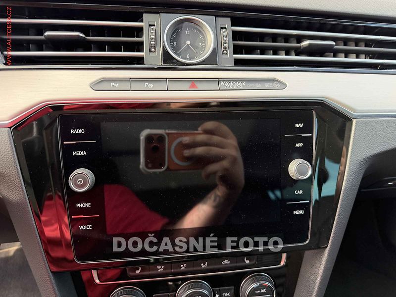 Volkswagen Passat (2018) 2.0TDi, ČR, Highline - fotka 13 z 19