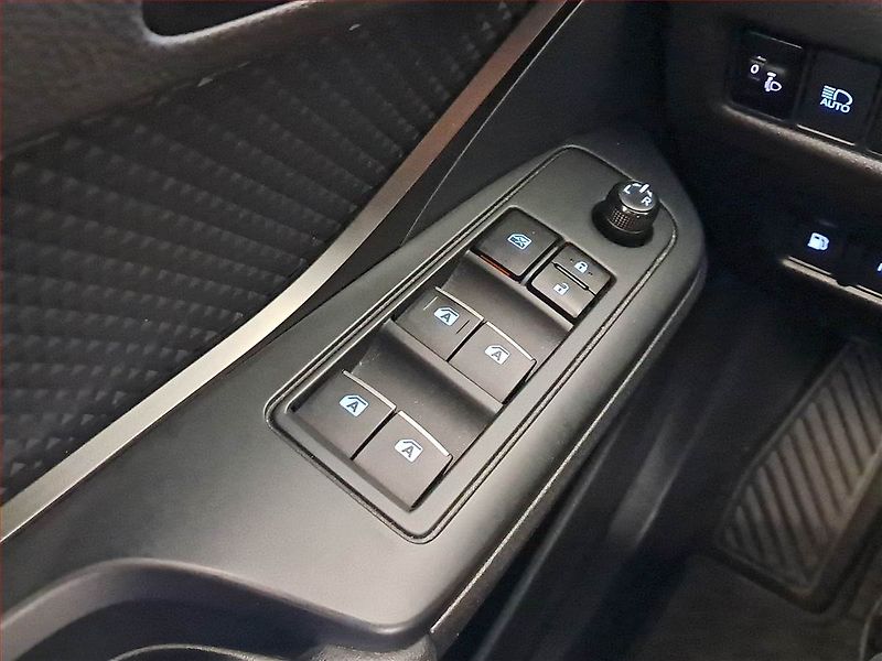 Toyota C-HR (2017) 1.2 Turbo, Serv.kniha, Navi - fotka 16 z 16