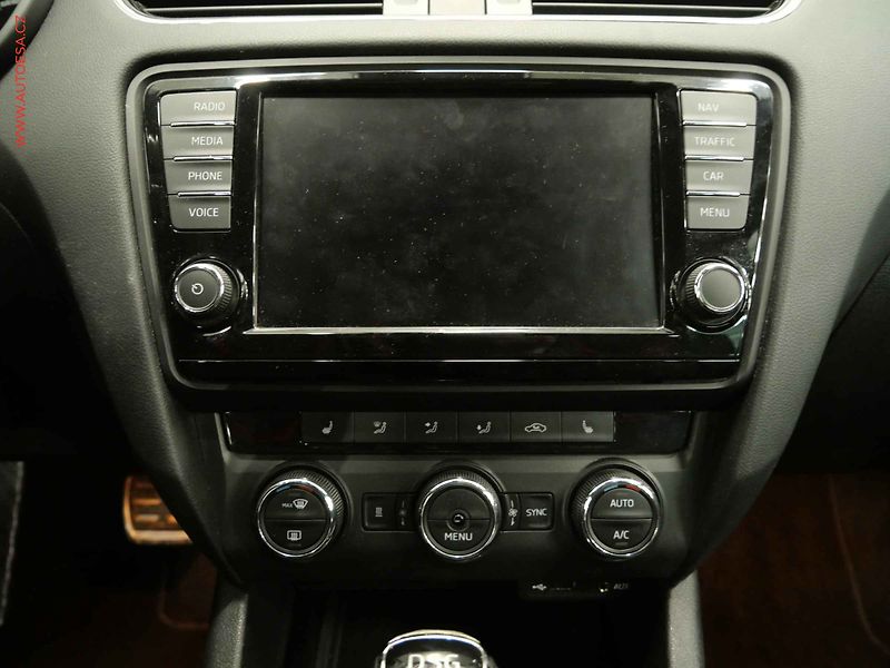 Škoda Octavia (2015) 2.0TDi, RS, DSG, xenon - fotka 14 z 23
