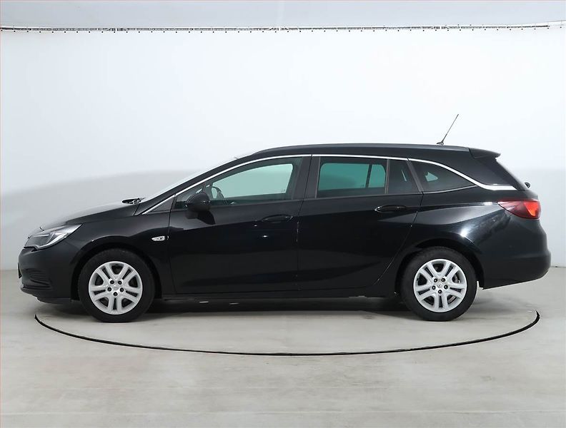 Opel Astra (2019) 1.6 CDTI, Tempomat - fotka 3 z 18