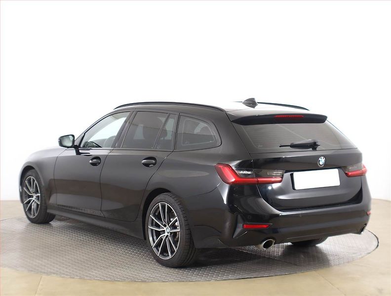 BMW Řada 3 (2020) 330 d xDrive, 4X4, Automat - fotka 4 z 18