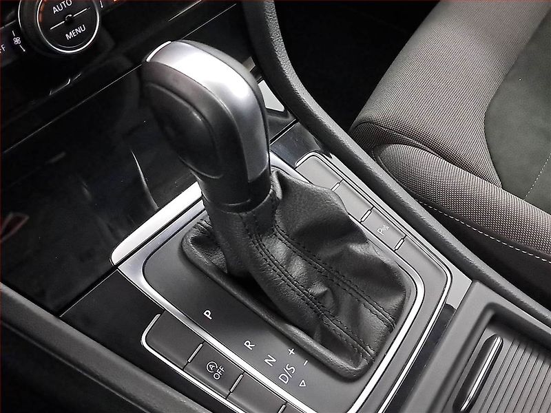 Volkswagen Golf (2020) 1.5 TSI, Automat, Tempomat - fotka 13 z 22
