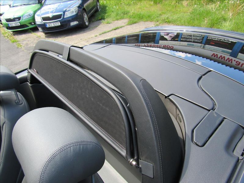 Mercedes-Benz SL 5,5 550 V8 285kw Cabrio - fotka 28 z 44