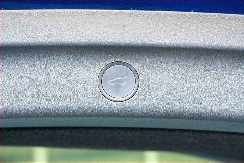 Tesla Model Y (2023) RWD LFP 60kWh, SoH 95% - fotka 17 z 23