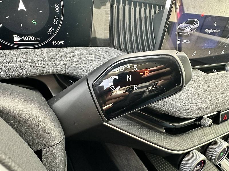 Škoda Superb Combi Selection 2.0TDI 110kW D - fotka 12 z 32
