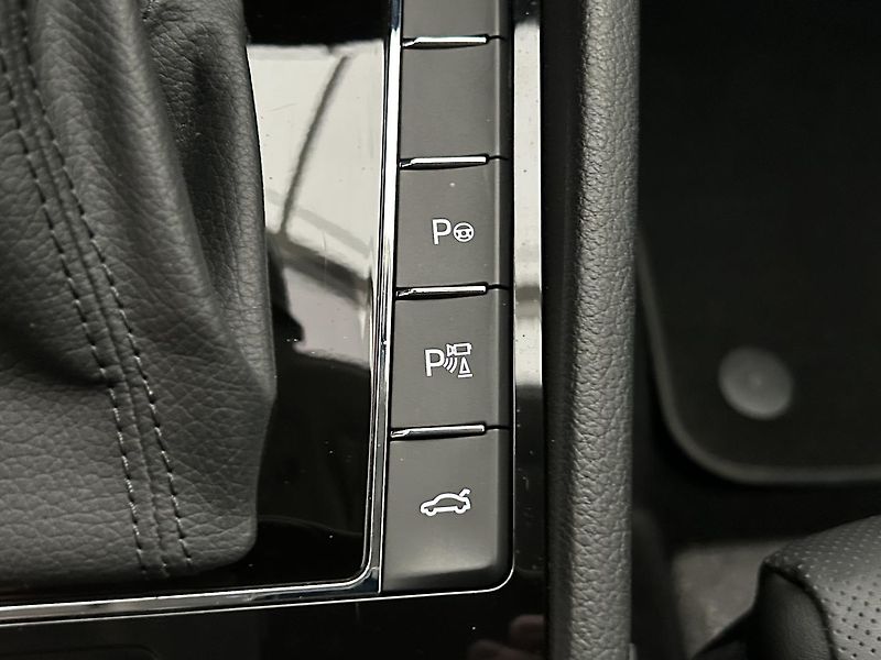 Škoda Superb 2.0 TDI L & K - fotka 16 z 29