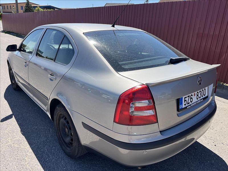Škoda Octavia 1,6 FSi KLIMA TAŽNÉ  STK 6/28 - fotka 8 z 27