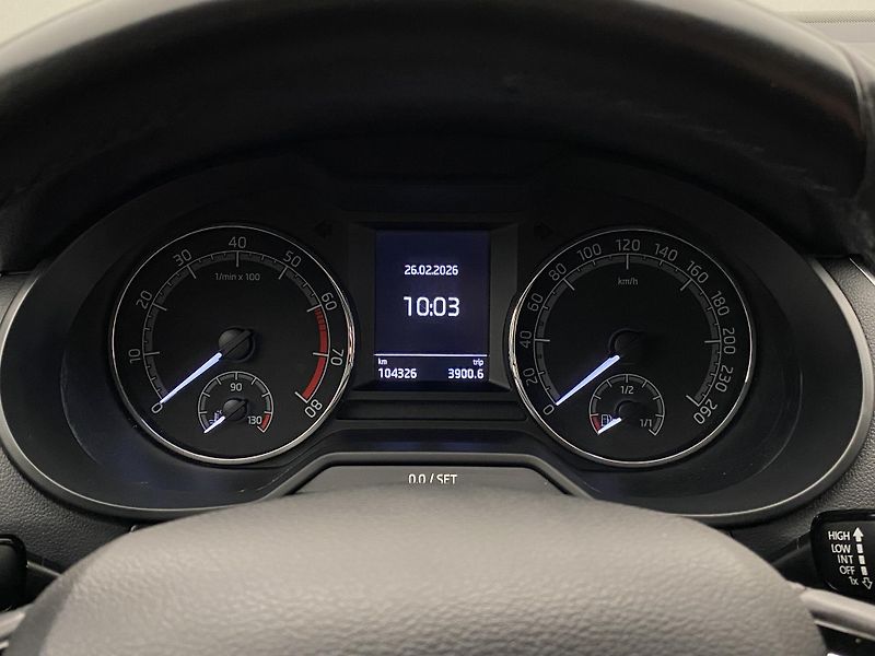 Škoda Octavia 1.4TSI AMBITION CZ REZERVACE - fotka 23 z 35