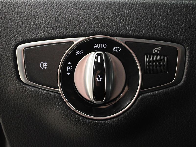 Mercedes-Benz CLS 2,0 D 9G - Tronic AMG line - fotka 13 z 31