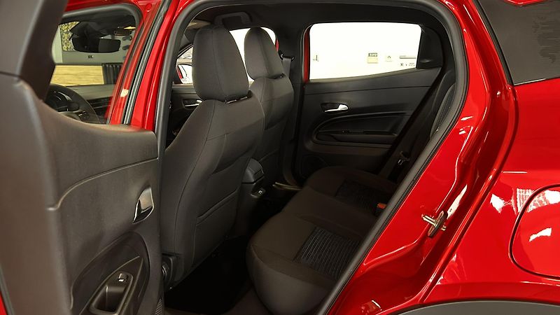 Alfa Romeo Junior 1.2T 145k Ibrida - fotka 12 z 14