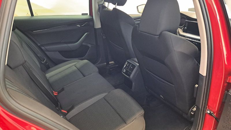 Škoda Octavia (2023) COMBI AMBITION 1.5TSI 110kW 6° - fotka 17 z 24
