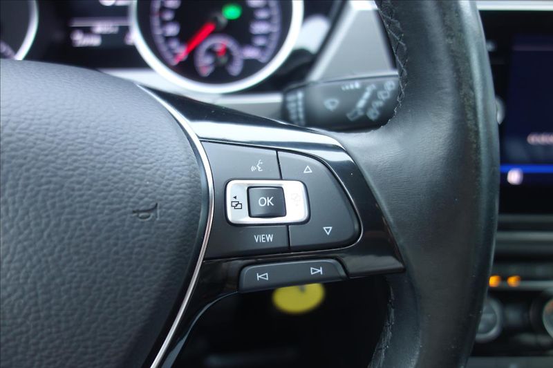 Volkswagen Touran 2,0 TDi 110KW,ČR,SERV.KN.,DSG. - fotka 29 z 34