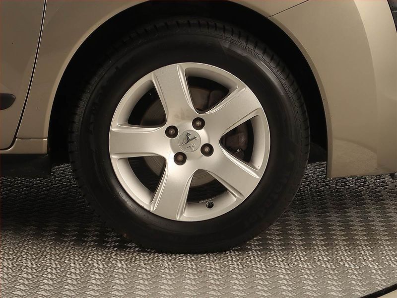 Peugeot 3008 (2011) 1.6 HDi, Navi, Tempomat - fotka 14 z 18