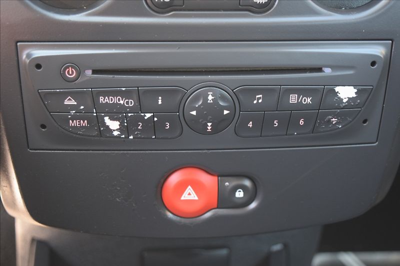 Renault Clio 1,2 i 74KW ALU KLIMA TAŽNÉ - fotka 43 z 48