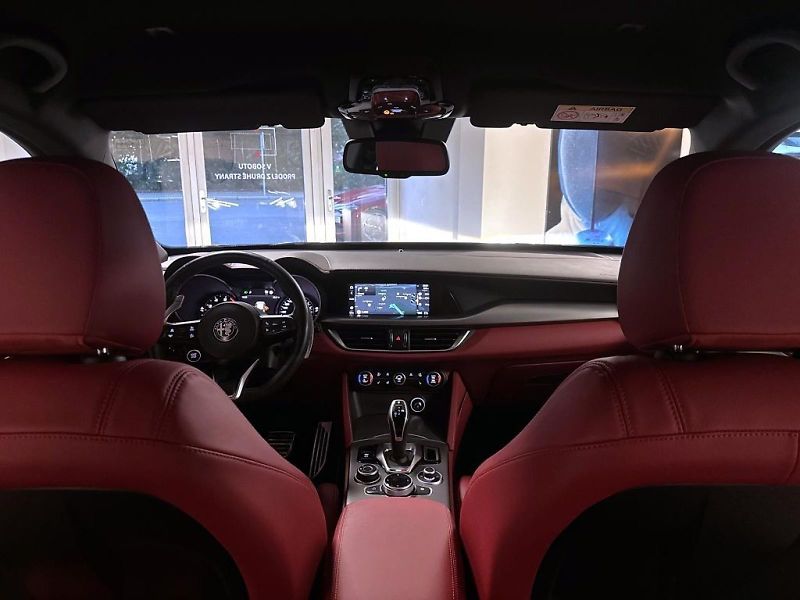 Alfa Romeo Stelvio (2020) 2.0T 280k AT8 ZF Q4 4x4 Veloce - fotka 17 z 18