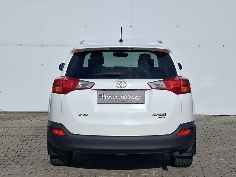 Toyota RAV4 2.2 D-4D Active 4x4 - fotka 9 z 24