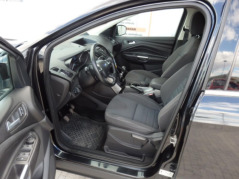 Ford Kuga 2.0 TDCI 103 kW NAVIGACE - fotka 6 z 18