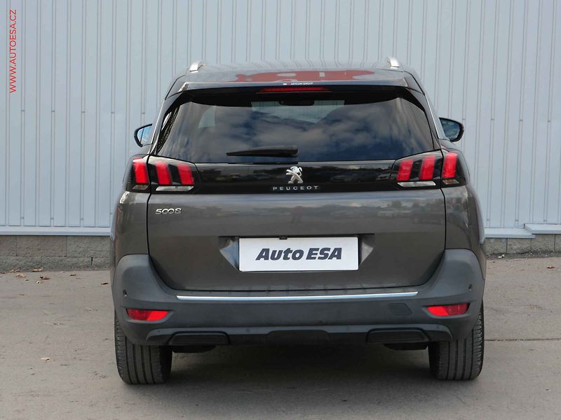 Peugeot 5008 (2018) 2.0HDi, AT, LED, kamera - fotka 5 z 28