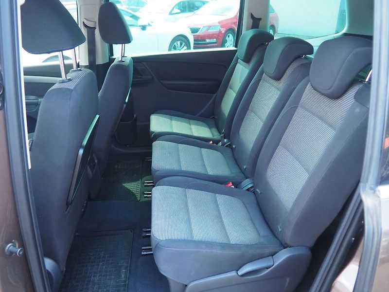Volkswagen Sharan (2011) 2.0 TDI, 103 kW, 7 míst - fotka 11 z 31