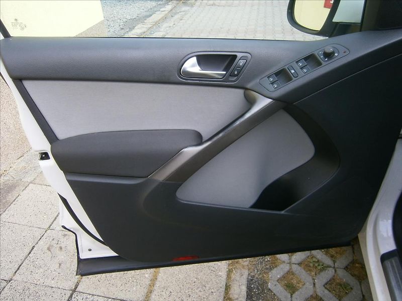 Volkswagen Tiguan 2,0 TDI 4 MOTION 125 KW - fotka 13 z 19