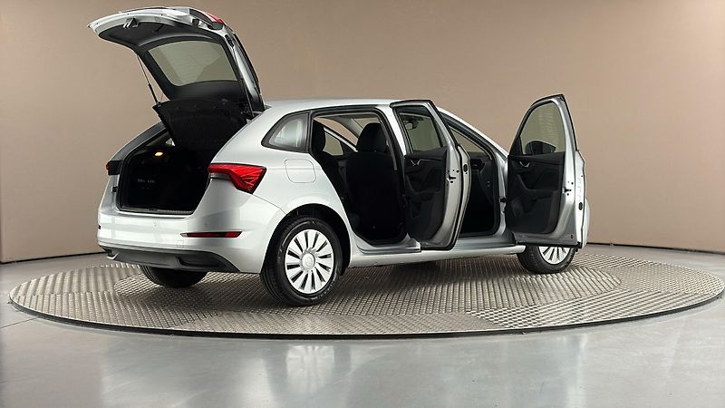 Škoda Scala 1.0 TSI Ambition - fotka 6 z 23