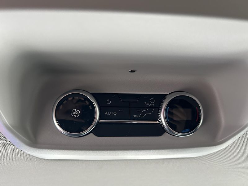 Ford Tourneo Custom 2.0EcoBlue 125kW TITANUIM X L2 - fotka 12 z 36