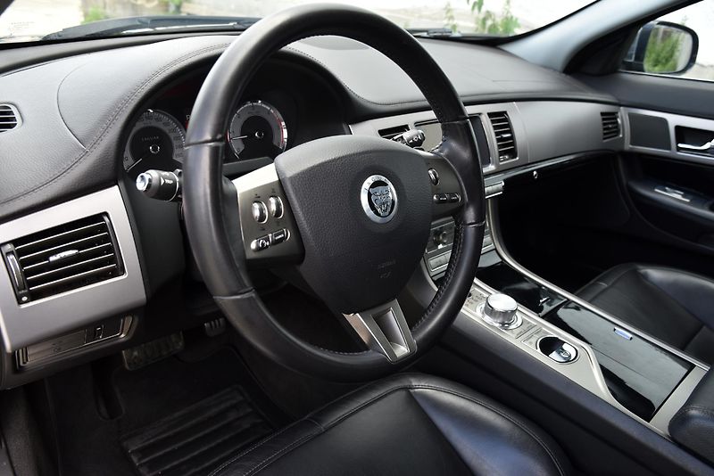 Jaguar XF 3.0 V6 S 202 kW A/T,XENON,NAVI - fotka 9 z 48