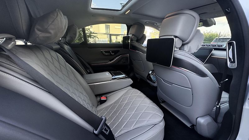 Mercedes-Benz Třídy S (2021) 400d Long, 4matic, AMG, záruka - fotka 14 z 18