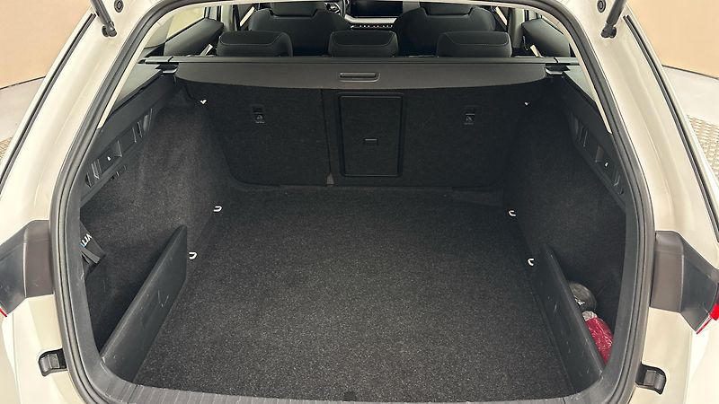 Škoda Octavia 2.0 TDI DSG Style Combi - fotka 17 z 26