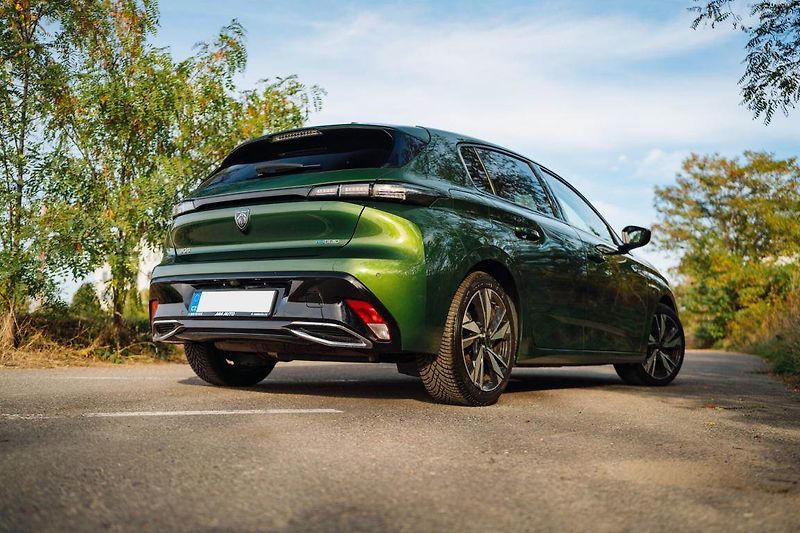 Peugeot 308 (2022) Allure Hybrid 180 - fotka 4 z 26