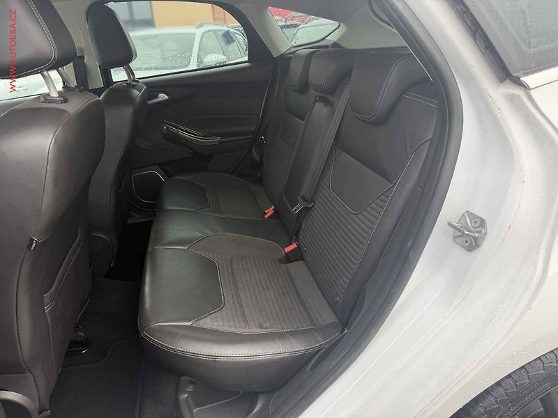 Ford Focus (2015) 2.0 TDCi, Titanium, AT, bixen - fotka 10 z 18