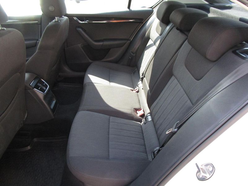 Škoda Octavia 1,6TDI-88KW-KOUPEN ČR-NOVÁ STK - fotka 8 z 15