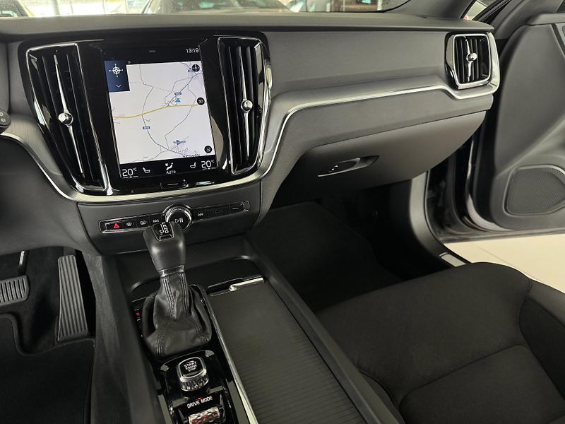 Volvo V60 D3 AUT*110kW*LED*KeyLess*DPH - fotka 18 z 34