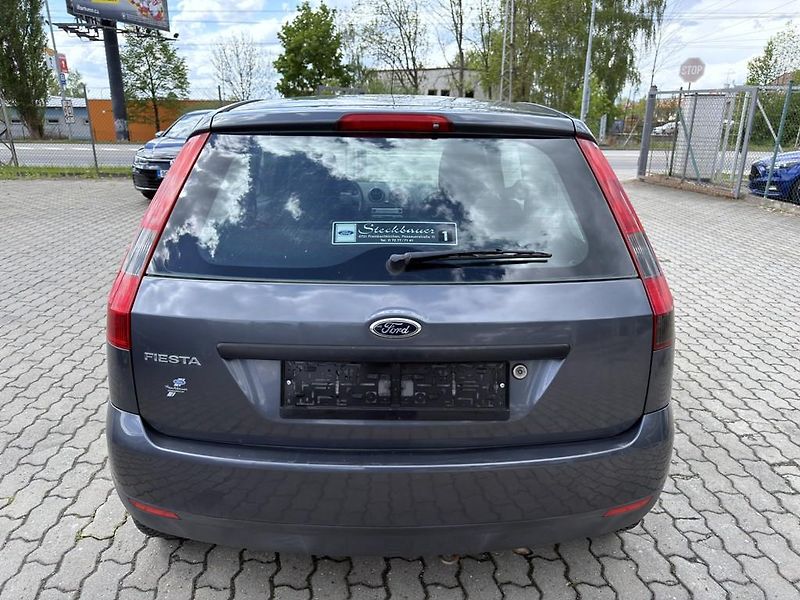 Ford Fiesta 1.3i 51 kW - fotka 4 z 12
