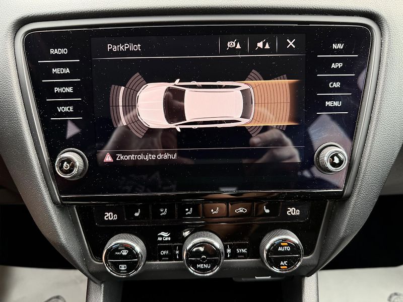 Škoda Octavia Scout 2,0 TDI 4x4 Automat  - fotka 30 z 37