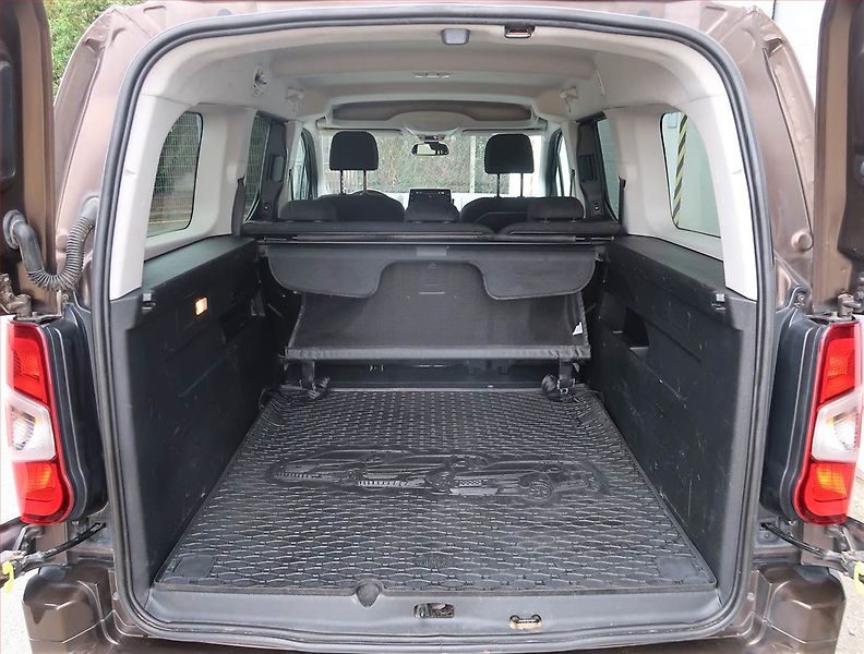 Opel Combo (2019) Maxi Enjoy 1.5 CDTI, 5Míst, ČR - fotka 14 z 20