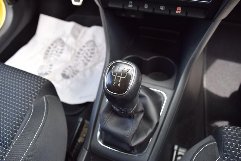 Škoda Rapid (2014) 1.2TSI 63kw AMBITION PANO OPS - fotka 35 z 50