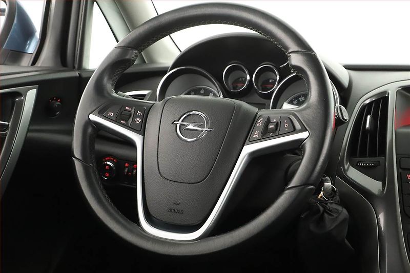 Opel Astra (2013) 1.4 T, Tempomat, Park. senzory - fotka 12 z 13