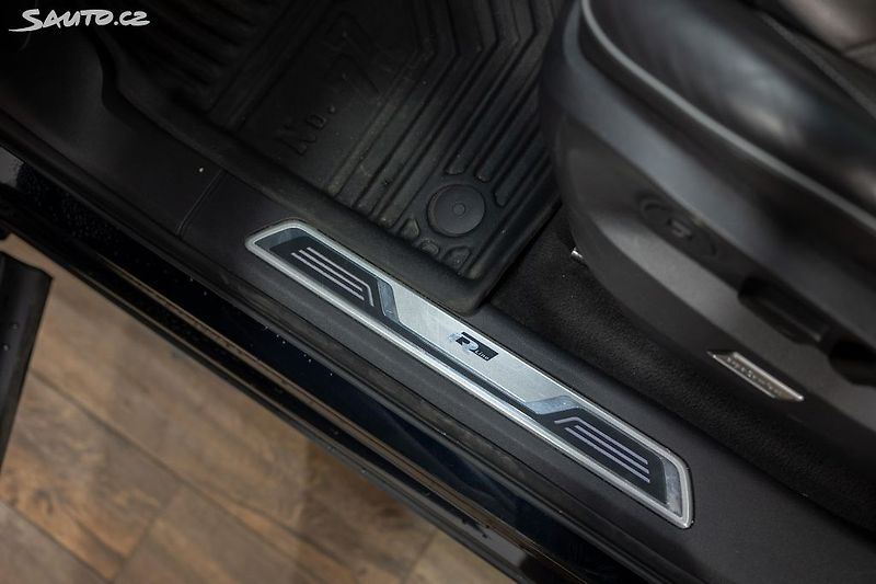 Volkswagen Touareg R-Line 3.0 TDI 210 kW - fotka 43 z 50