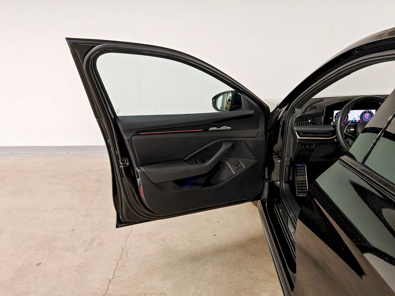Škoda Superb (2025) 2.0 TSI 195 kW DSG 4x4 Sportli - fotka 24 z 35