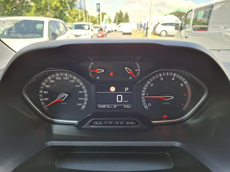 Peugeot Rifter GT LINE 1,5 BHDi 130k EAT8 - fotka 18 z 28