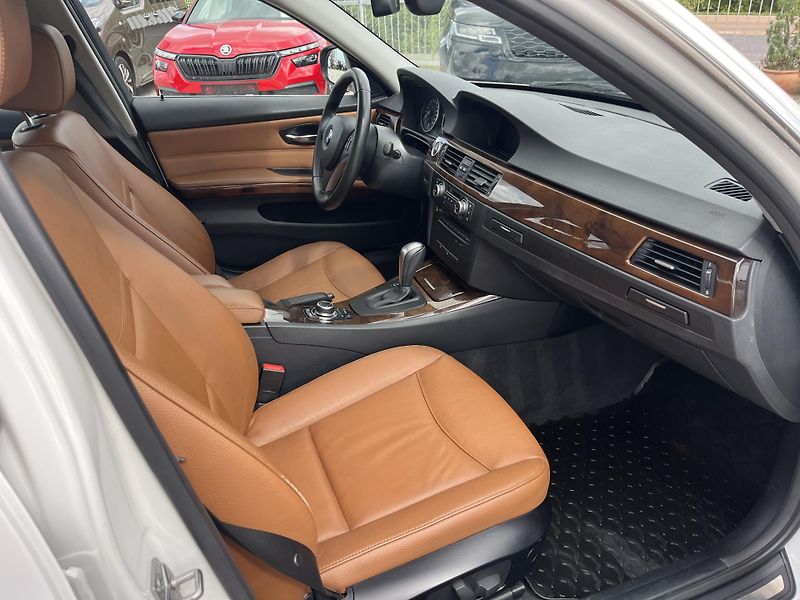 BMW Řada 3 (2011) 330D XDRIVE 3.0 V6 REZERVACE - fotka 15 z 20