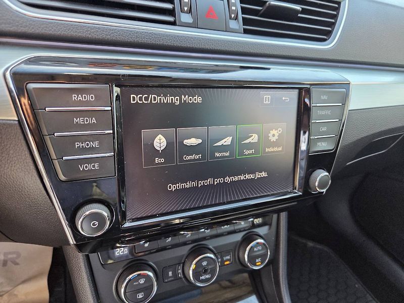 Škoda Superb (2015) 1.4 TSI Style Plus - fotka 26 z 53