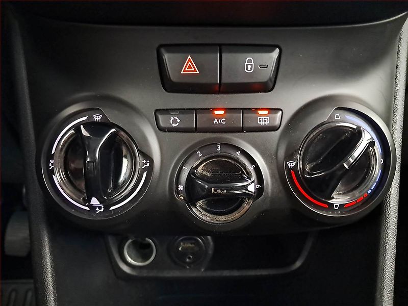 Peugeot 208 (2015) Active 1.4 HDI, Tempomat - fotka 13 z 16