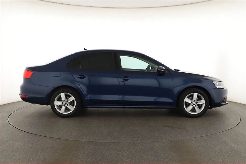 Volkswagen Jetta (2012) 1.2 TSI, Serv.kniha - fotka 6 z 13