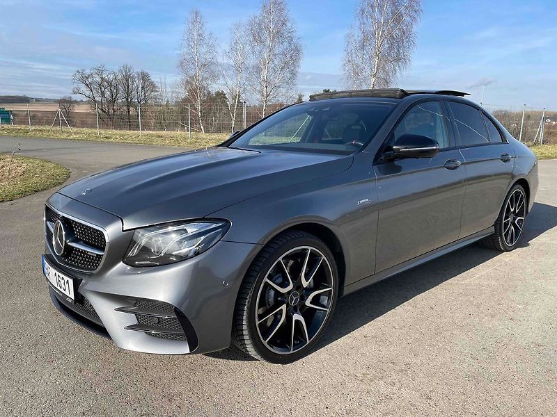 Mercedes-Benz Třídy E - fotka 1 z 12