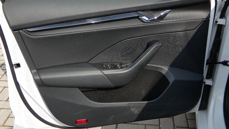 Škoda Octavia 1.5 TSI DSG Ambition - fotka 8 z 22